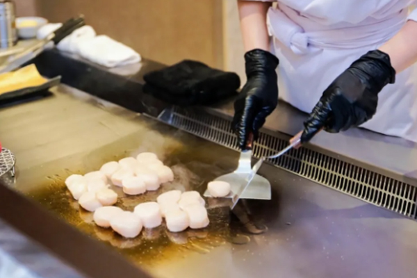 田舍家INAKAYA Teppanyaki restaurant interior