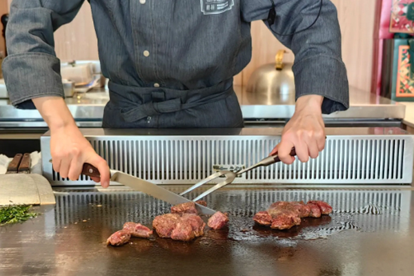 Yalla雅拉 Teppanyaki restaurant interior