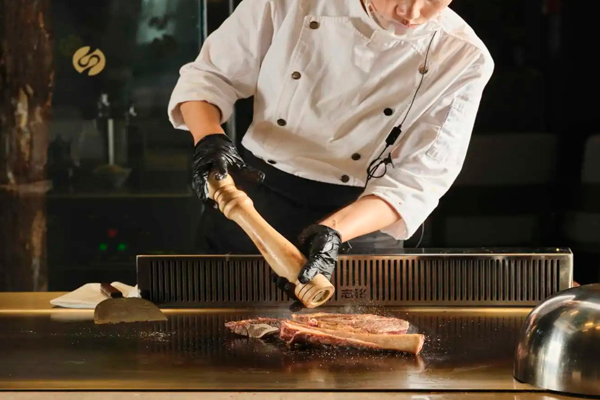 西园饭店·弹指阁· Teppanyaki restaurant interior